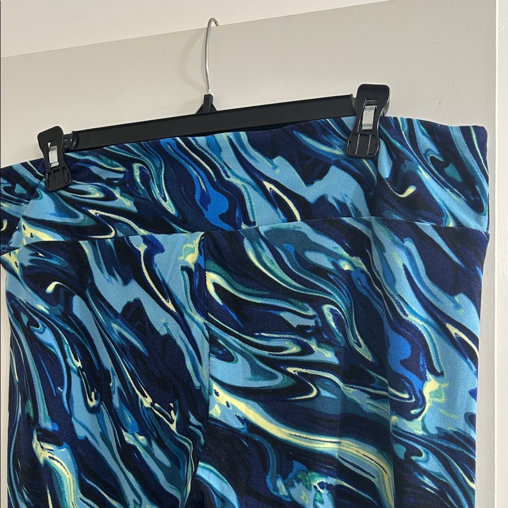 No Boundaries Blue and Black Swirl Leggings - Picture 6 of 6